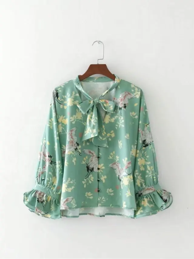 2017 Summer New Fashion Women Vintage Crane and Flower Printed V Neck Blouses Shirts lady ruffle sleeve Feminine Blusas Tops S-L |