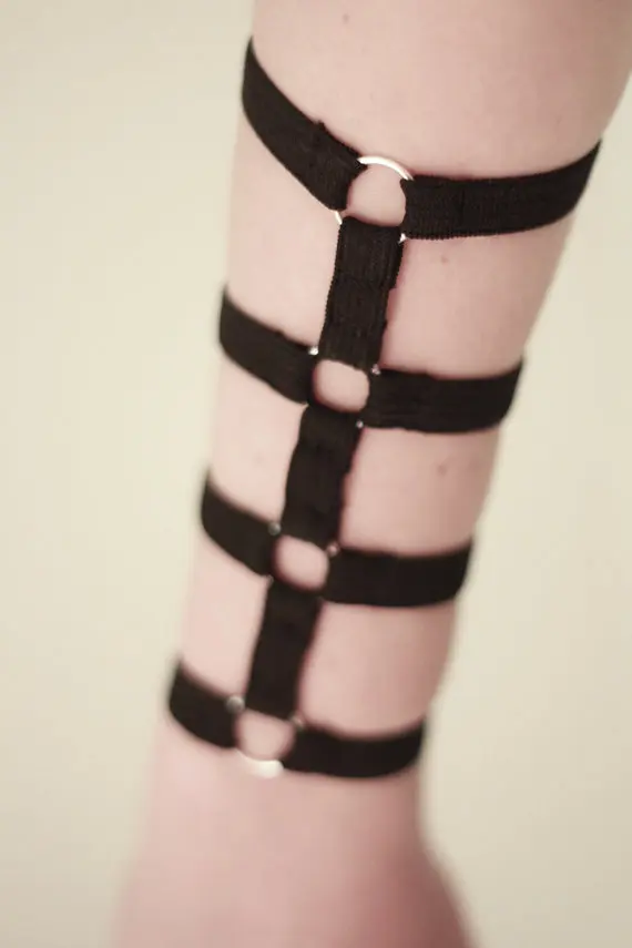 Новинка 2017 бондаж для рук Mia фетиш клетка нарукавник браслет ремешок бандаж