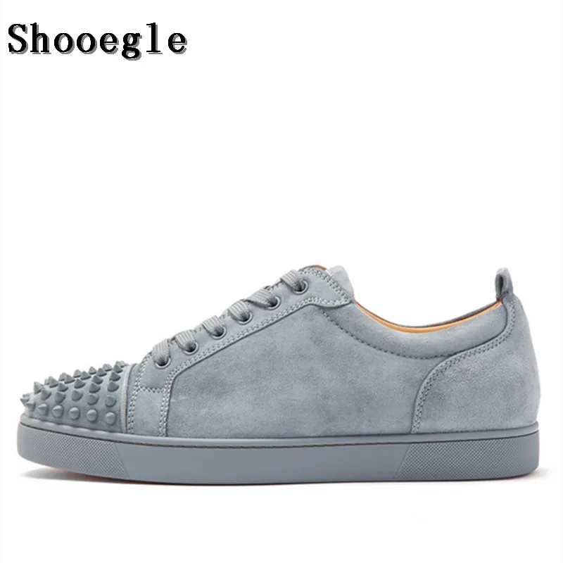 SHOOEGLE модные роскошные шипы Мужская обувь с заклепками повседневные замшевые