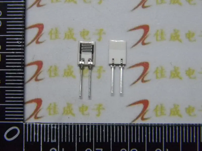 

HR202L humidity-sensitive resistance humidity sensor is black and white