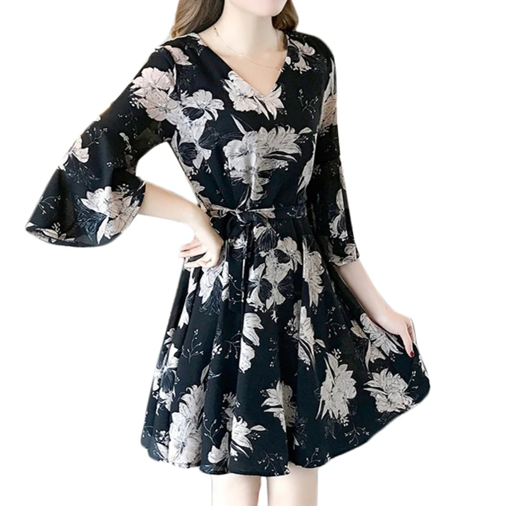 Женское винтажное мини платье черное облегающее с цветочным принтом и рукавом 3/4