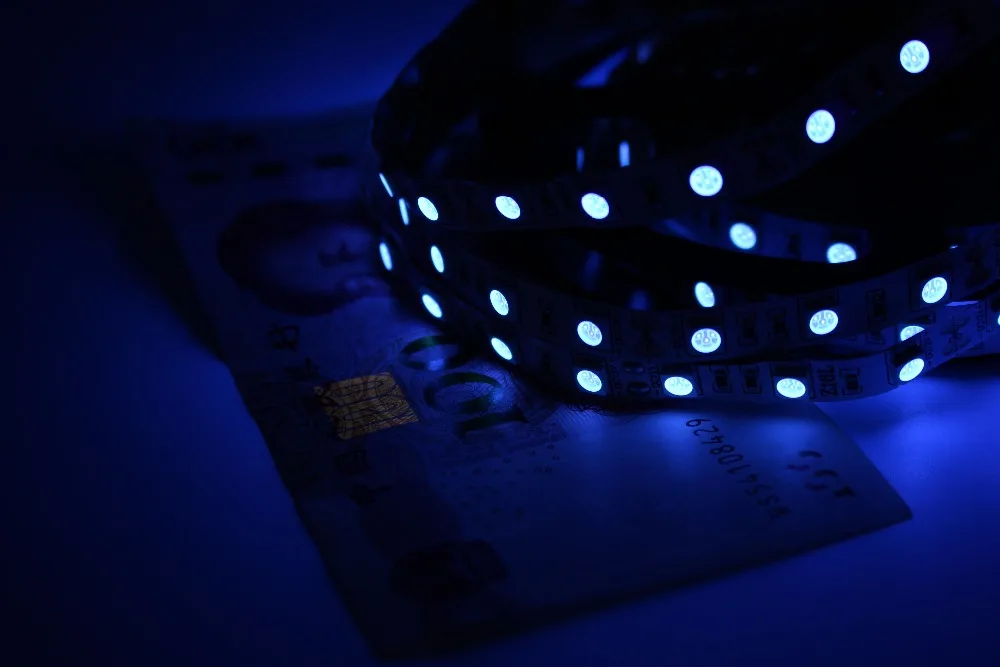 УФ светодиодные ленты 395-405nm Ультрафиолетовый 2835/3528 5050 SMD 60led/m гибкая лента ленты лампы 12V для DJ флуоресцентный Вечерние