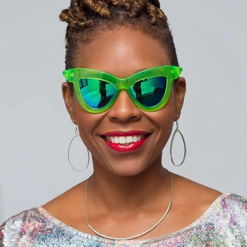 Солнцезащитные очки с большими бровями и кошачьими глазами яркие трендовые