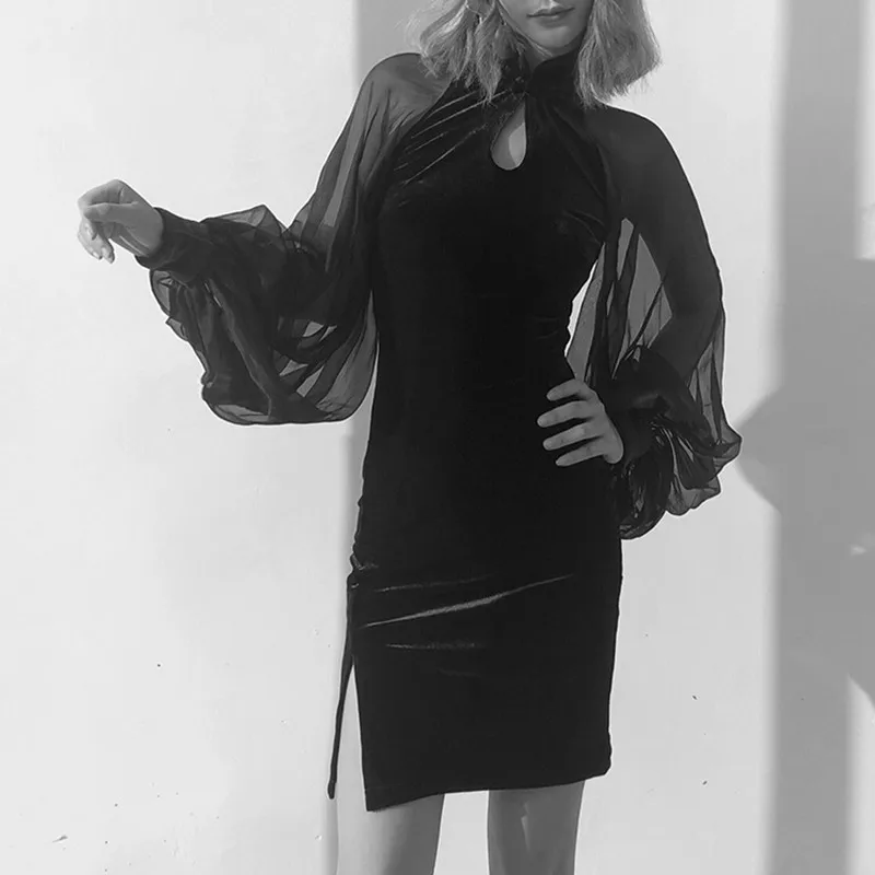 Платье-мини TWOTWINSTYLE Осеннее из шифона с высокой талией и воротником-стойкой |