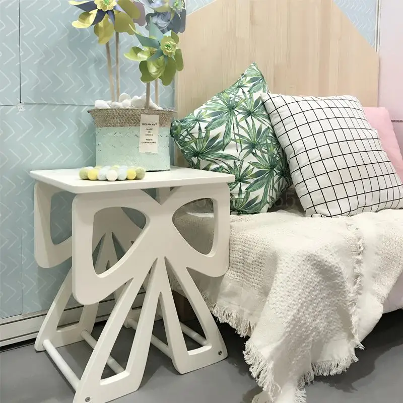 Прикроватный журнальный столик в скандинавском стиле для девушек форме