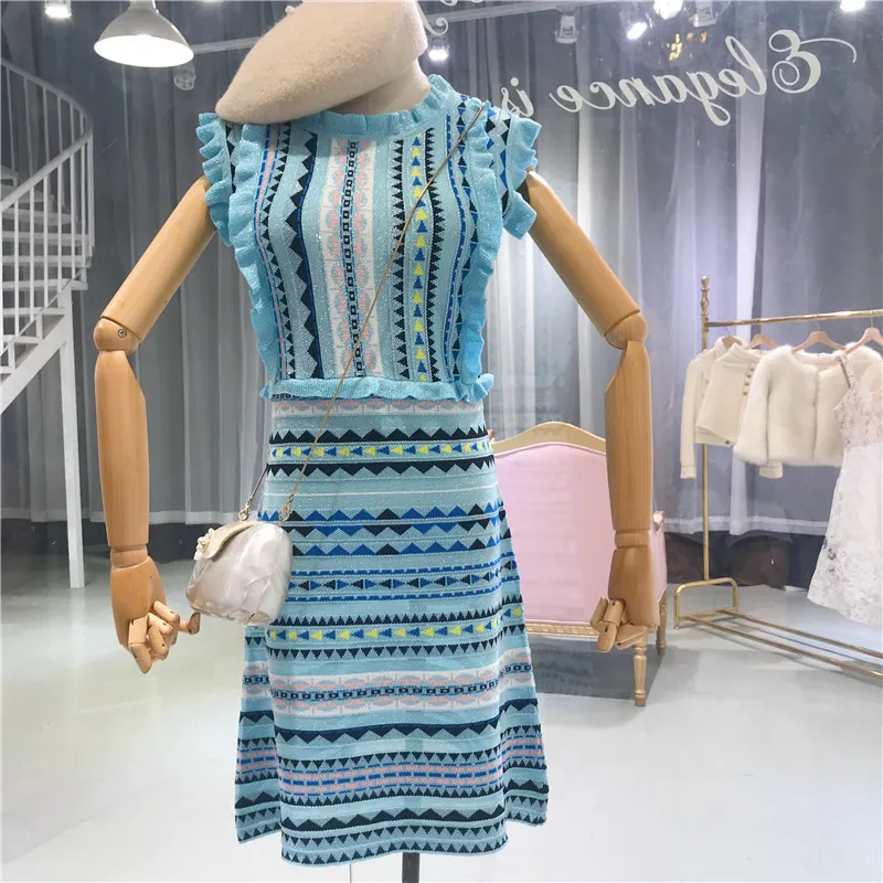 Женское трикотажное платье ALPHALMODA без рукавов с геометрическим рисунком и