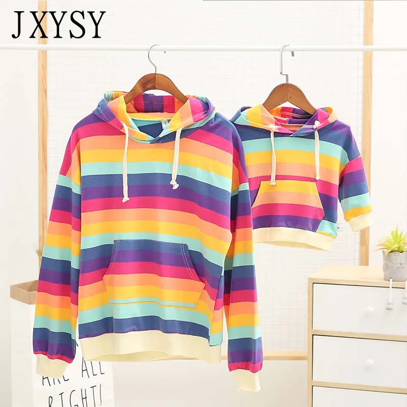 Одинаковая одежда для мамы и дочки Осенняя модная толстовка с капюшоном радугой