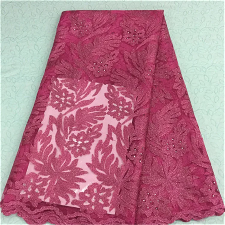Замечательная французская сетчатая кружевная ткань с крупным жаккардом фуксии и
