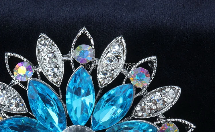 2017 Модный Нежный Брошь с Ринестонами, Вырезанный из Смолы Цветок Смешанных Цветов на Застежке для Плаща.