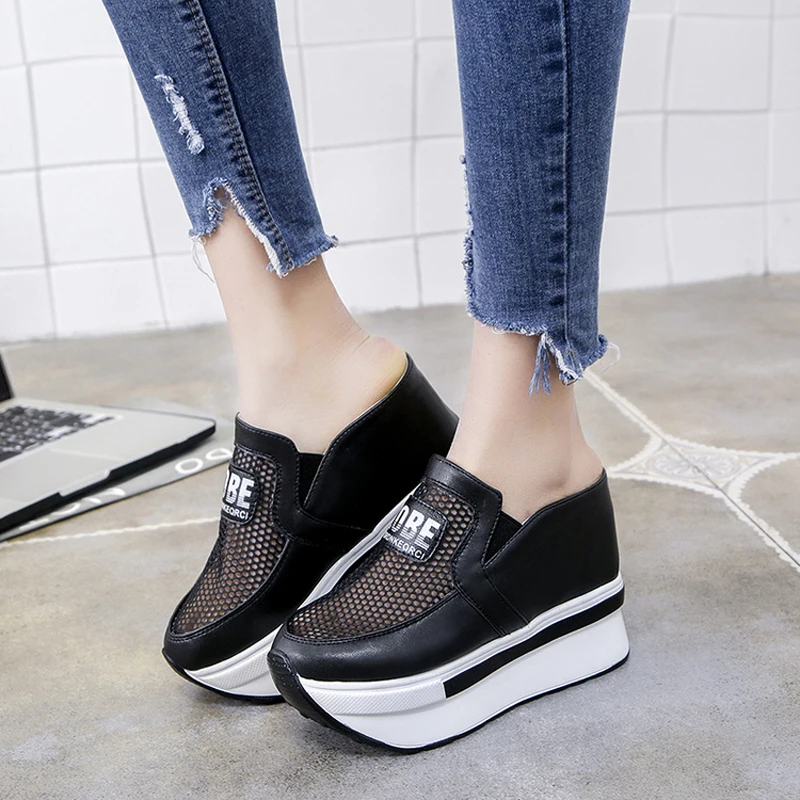 Весенние тапочки без застежки из сетчатой пряжи на танкетке увеличивающие рост