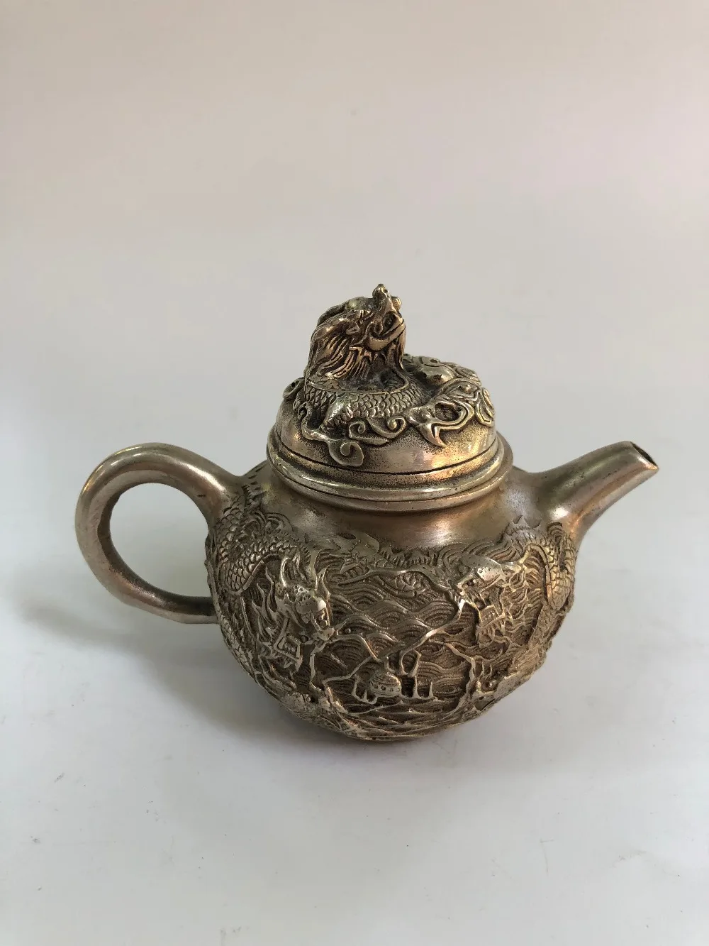 

China Copper Silver Refined Kettle Dragon Bottle.