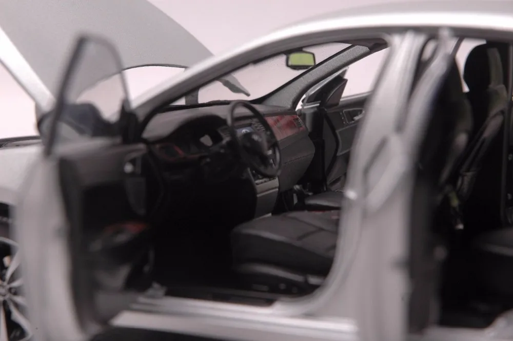 1:18 литая под давлением модель для hyundai Mistra серебряный сплав игрушечный автомобиль миниатюрная коллекция соната