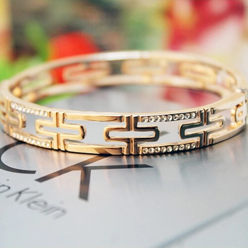 Нежный роскошные выдолбите браслеты и ювелирных украшений для женщин