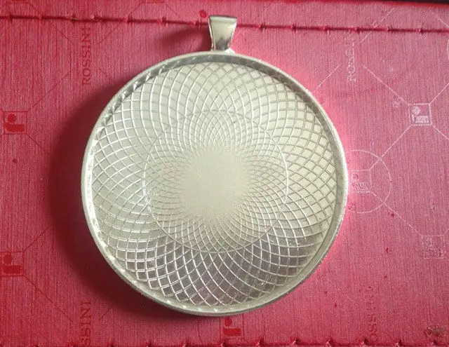 

FREE SHIPPING 10PCS Bright Silver Plate 2" Round Pendant Trays Cabochon Settings #23065