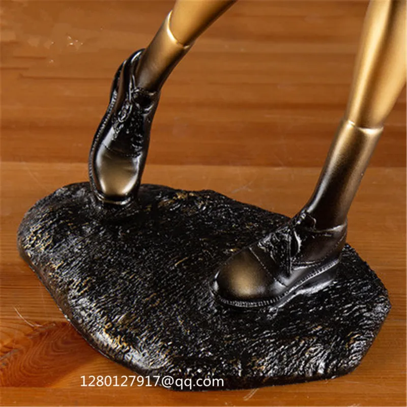 Статуя играющая в гольф скульптура креативный Современный домашний декор