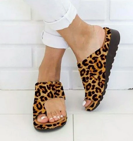 Leopard JIANBUDAN/Женская обувь; удобные мягкие босоножки на танкетке из искусственной кожи; ортопедические Тапочки с корректором большого пальца; размеры 34-43 - Цвет: Leopard