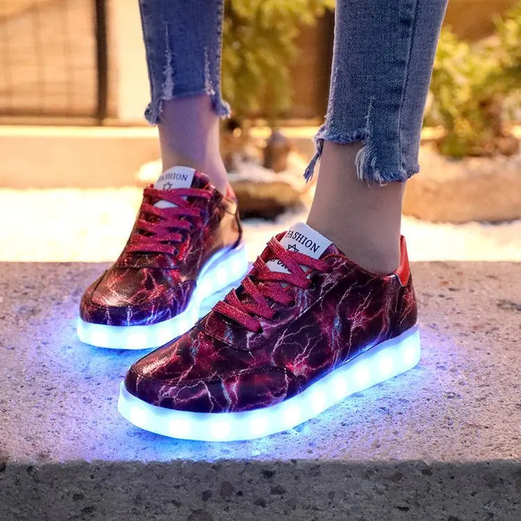 Светящиеся кроссовки Светодиодный Мужская и женская обувь Зарядка через usb