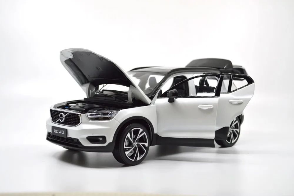 Paudi модель 1/18 1:18 Масштаб Volvo XC40 белая литая модель автомобиля Игрушечная модель автомобиля открываются двери