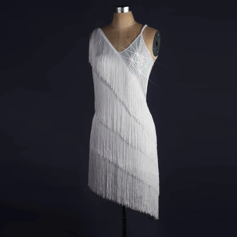 Женский костюм для латинских танцев платье без рукавов с кисточками цвет белый