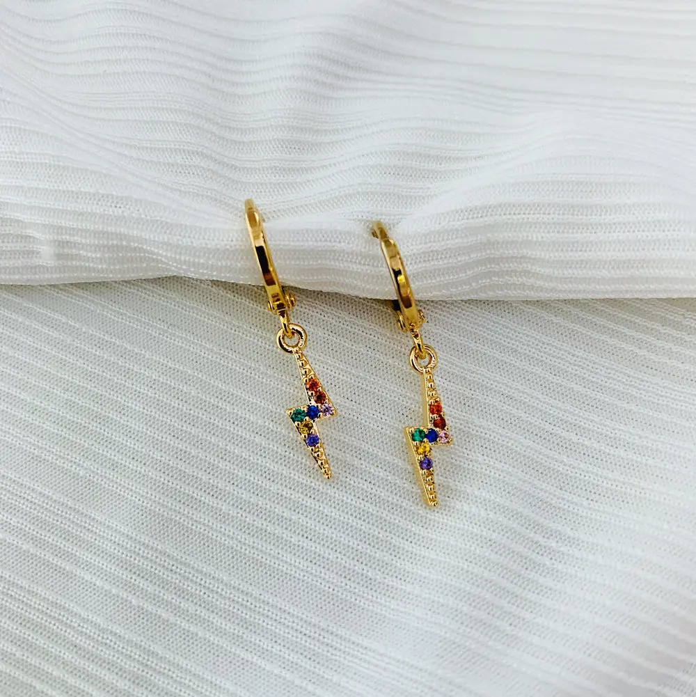 Женские серьги подвески с фианитами яркие разноцветные Серьги подвеской в виде