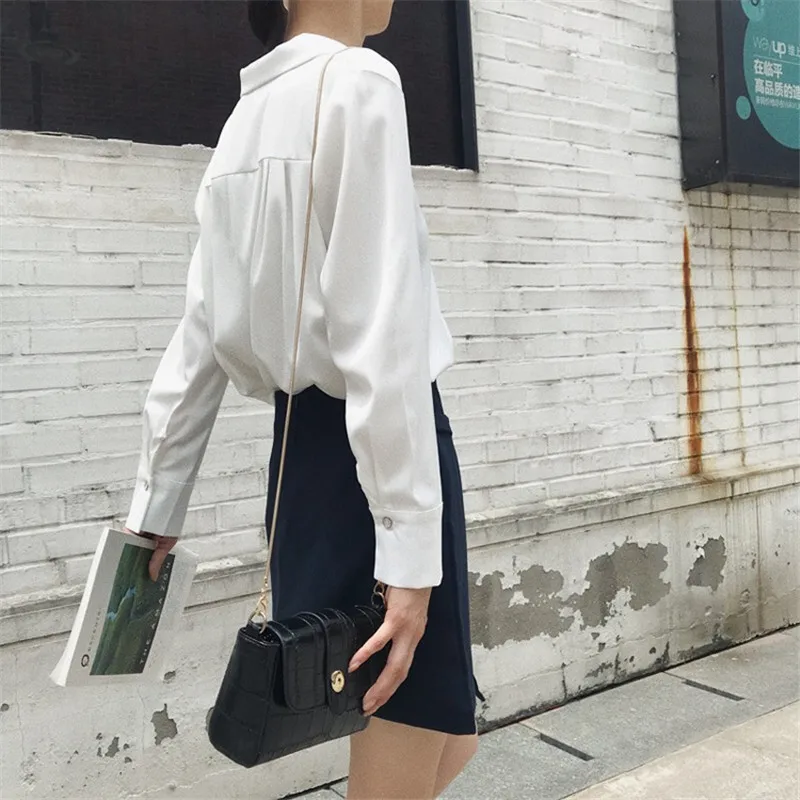 Женская офисная блузка белая с длинным рукавом и отложным воротником весна лето