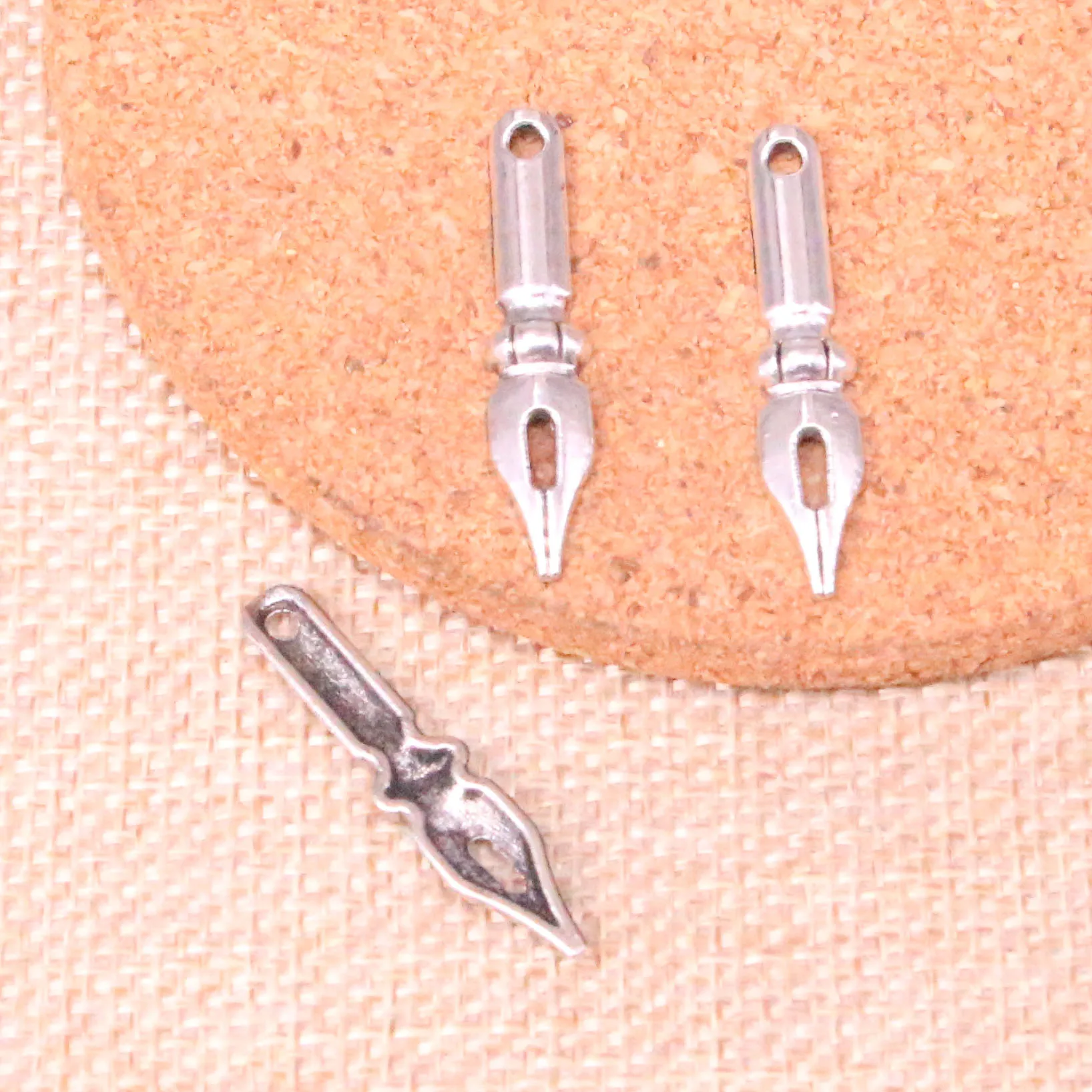 20 шт. антикварные серебряные Старинные чернилами перо подвески для ювелирных