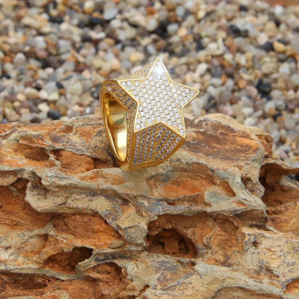 Женское кольцо со звездой TBTK золотистое металлическое с микроинкрустацией из