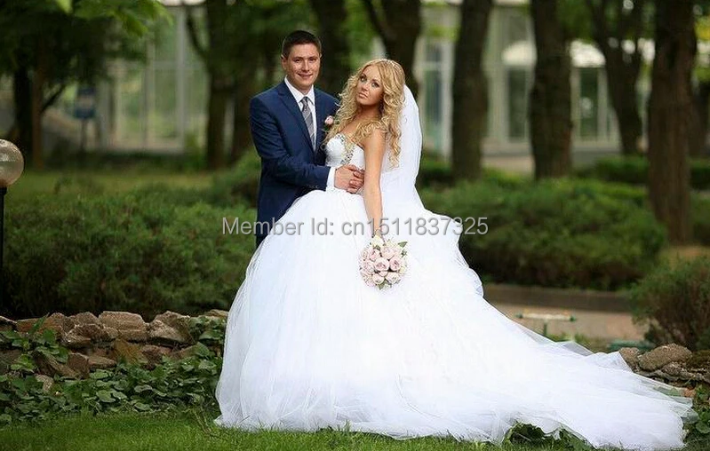 2015 Vintage Sheer Wedding Dresses Ball Gown Sweetheart Crystal Beaded Tulle Court Train Pleats Bridal Gowns with lace-up Ba | Свадьбы и