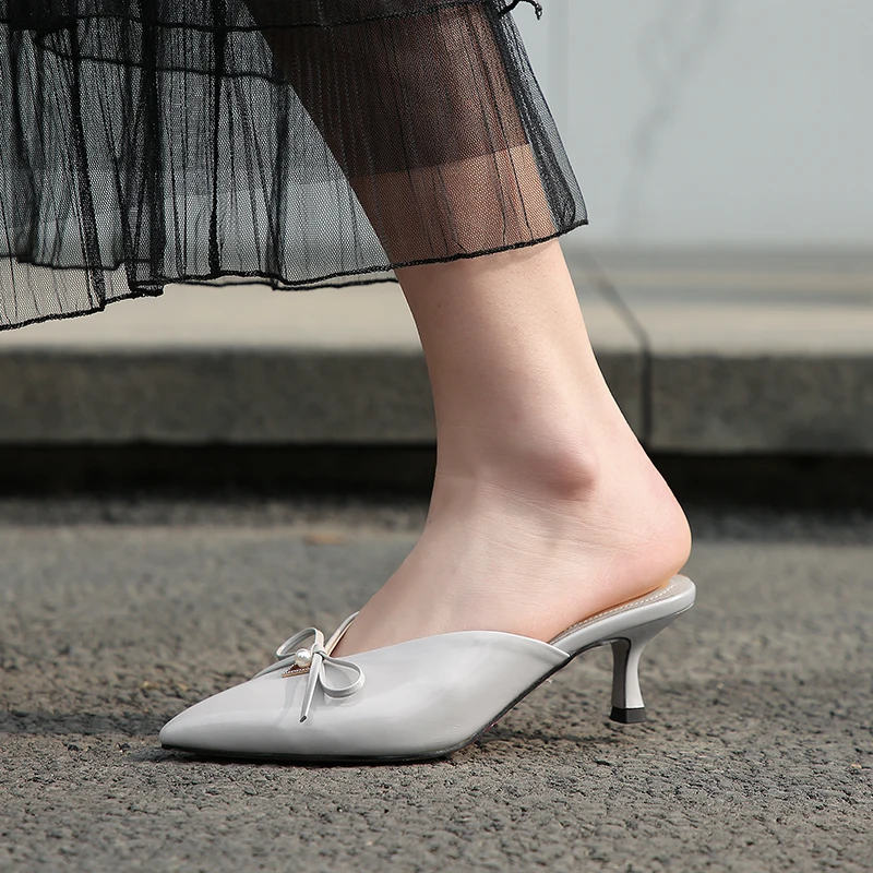 

ISNOM Cat Heels Slippers Women Summer 2019 New Slides Shoes Woman Pointed Toe Mules Shoes Female Party Pearl Shoes Plus Size 45