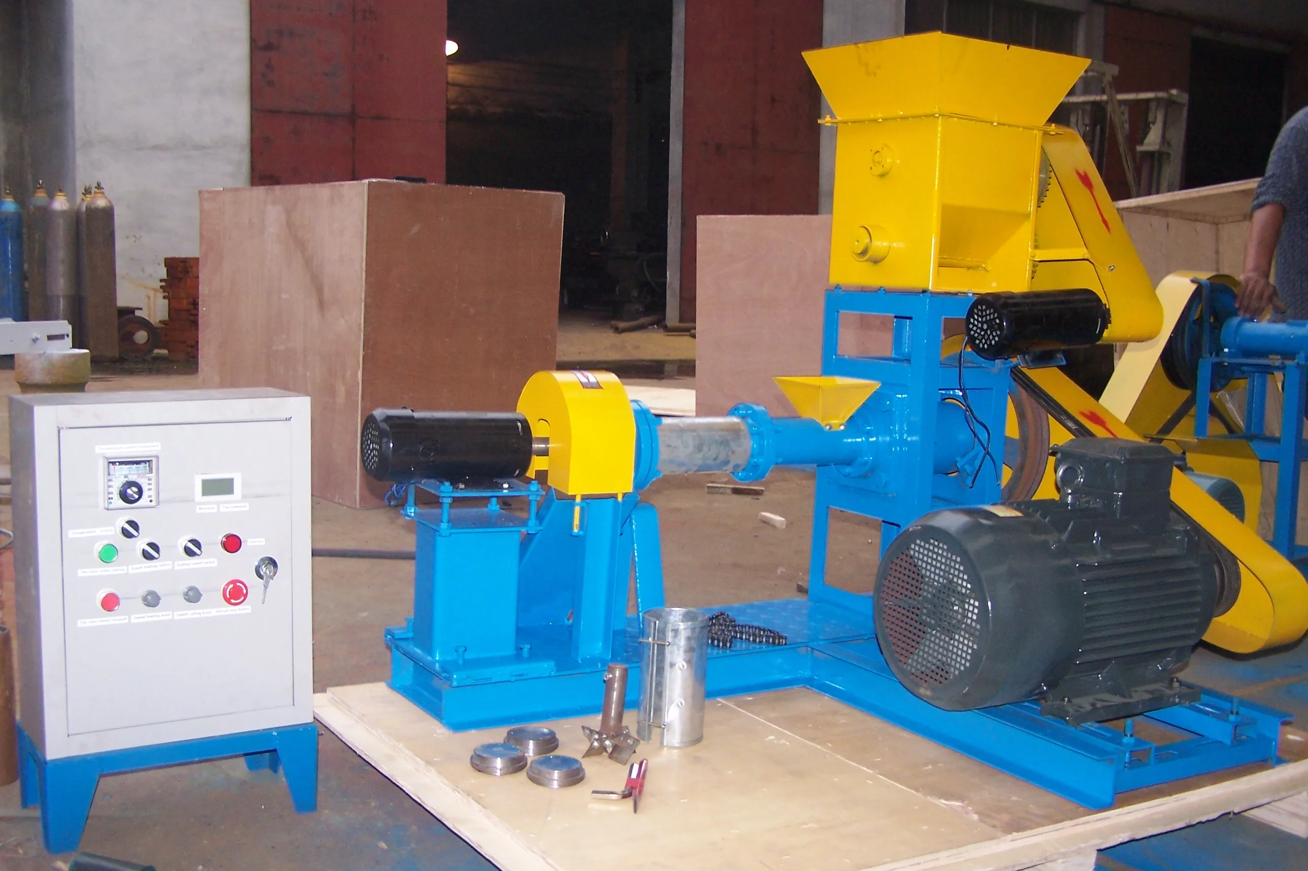 Nigeria Electric 60-80kg/h Dog Cattle Feed Pellet Processing Machine Farm Poultry Screw Floating Fish Extruder for Sale | Бытовая