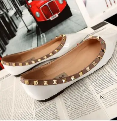 2017 Женщина Балетки Обувь Из Натуральной Кожи Заклепки Острым Носом Случайные