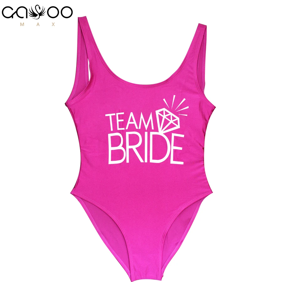 Командный слитный купальник для невесты с буквенным принтом и бриллиантами