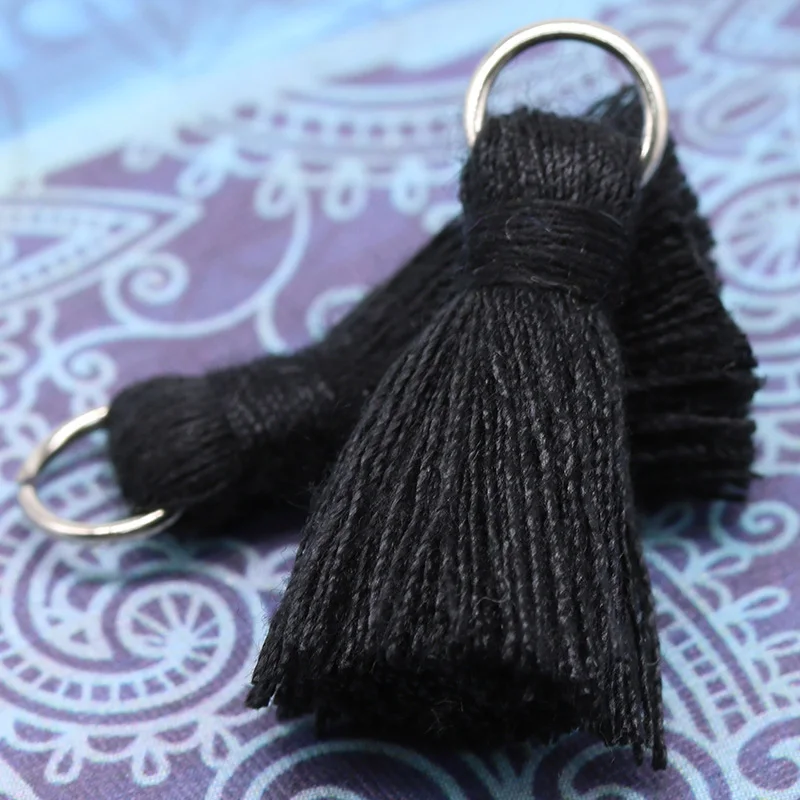 Black 30 шт. 2,5 см мини стальное кольцо кисточки DIY кулон ювелирные изделия занавес одежды декоративные аксессуары ключ сумка кулон ремесло кисточки - Цвет: Black