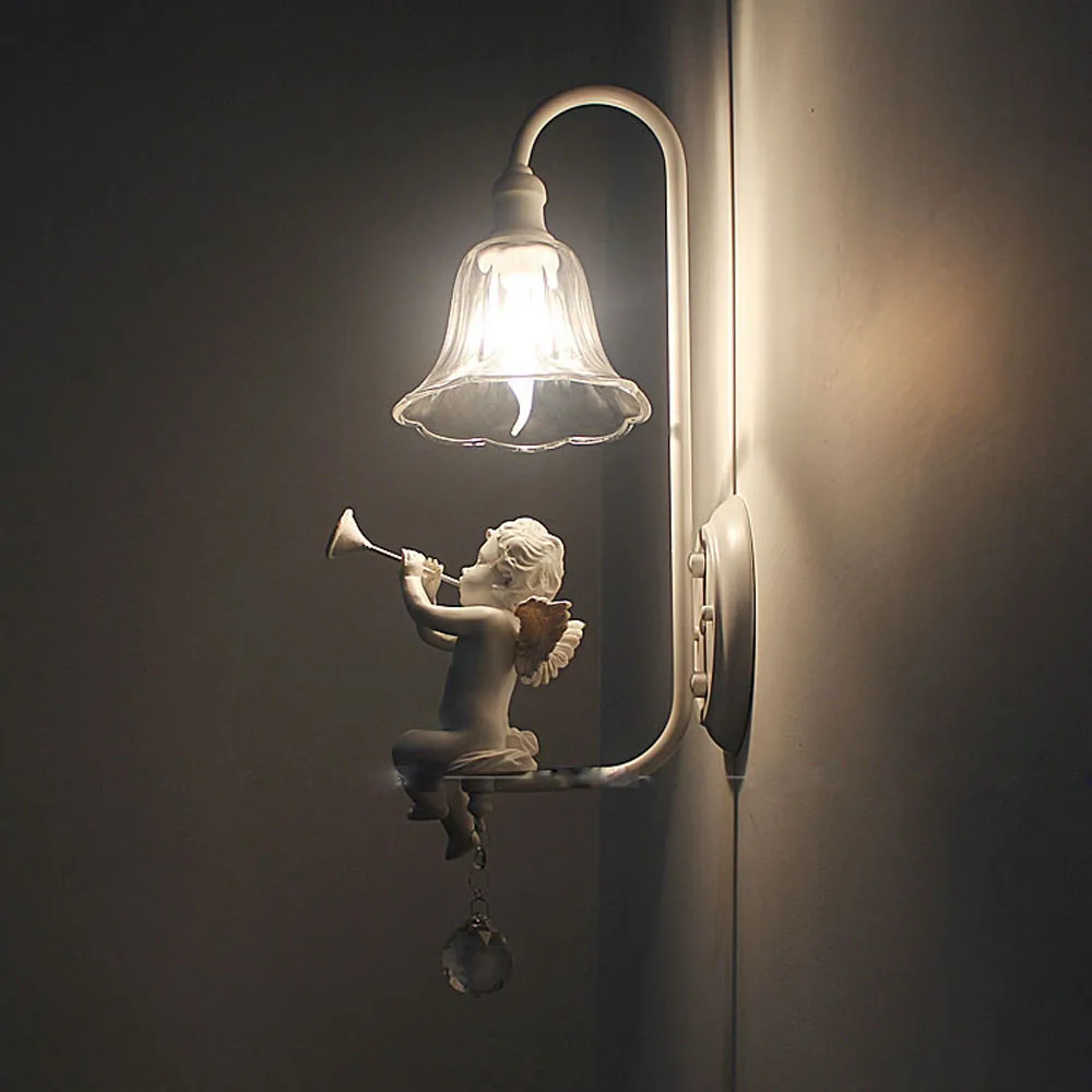 Итальянский Миланский белый полимерный настенный светильник с ангелом для
