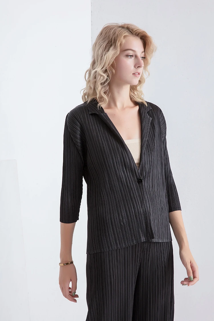

Miyake Folds Suit Collar Simple Slim Short Coat Female Autumn and Winter New One Button Cardigan Shirt