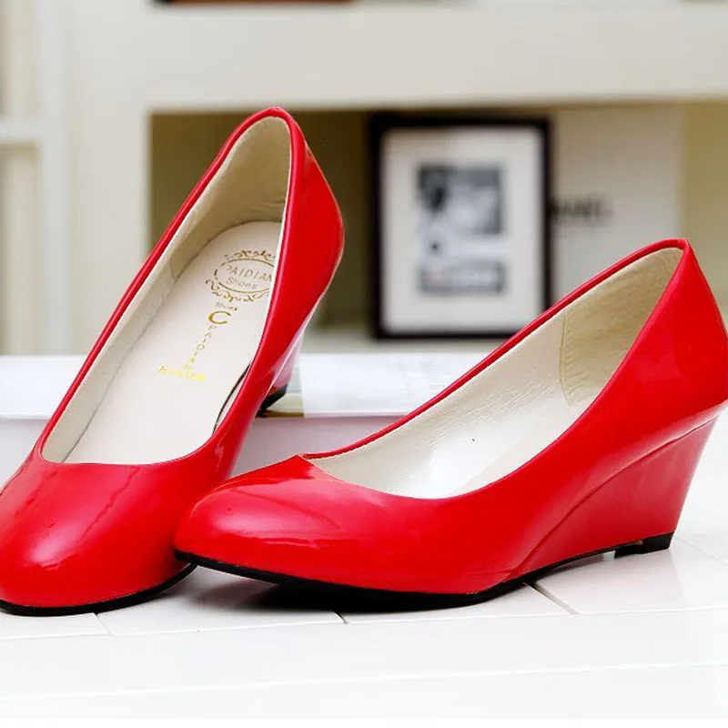 Новинка 2018 года сезон весна осень женская обувь на танкетке модная повседневная