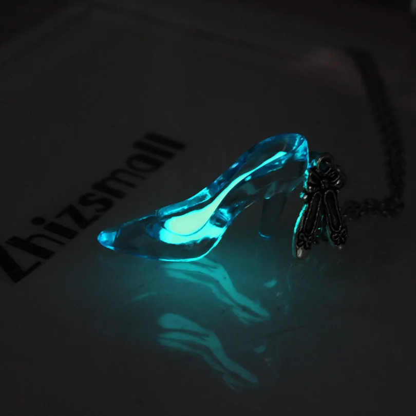 

10pcs Glowing Crystal shoes necklace pendant High-heeled shoes Necklace GLOW in the DARK Luminous Necklaces student girls