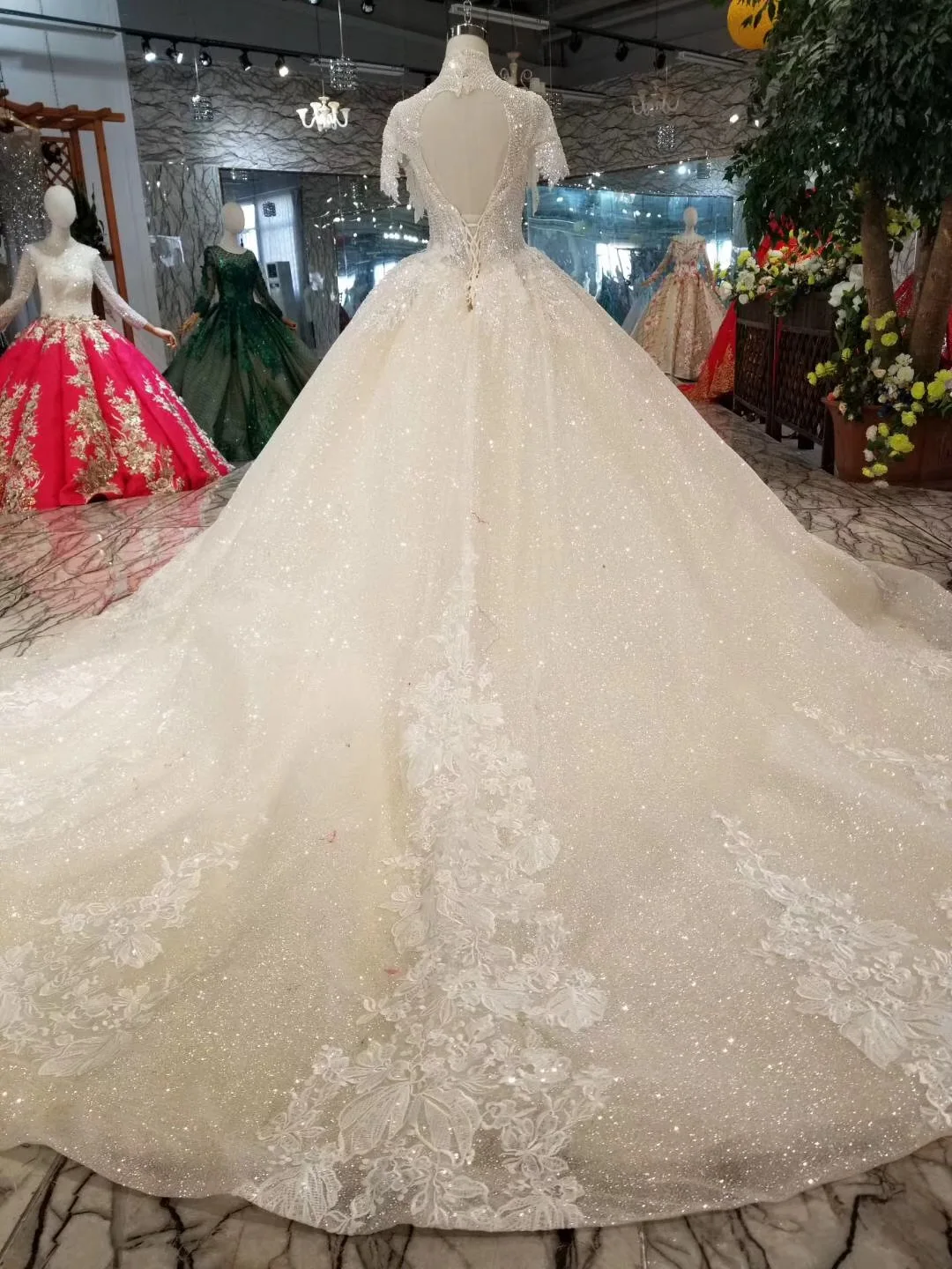

New Ball Gown Wedding Dresses 2019 Luxury Cathedral Train Lace Vestido De Noiva Appliques Long Sleeve High Quality Wedding Gowns