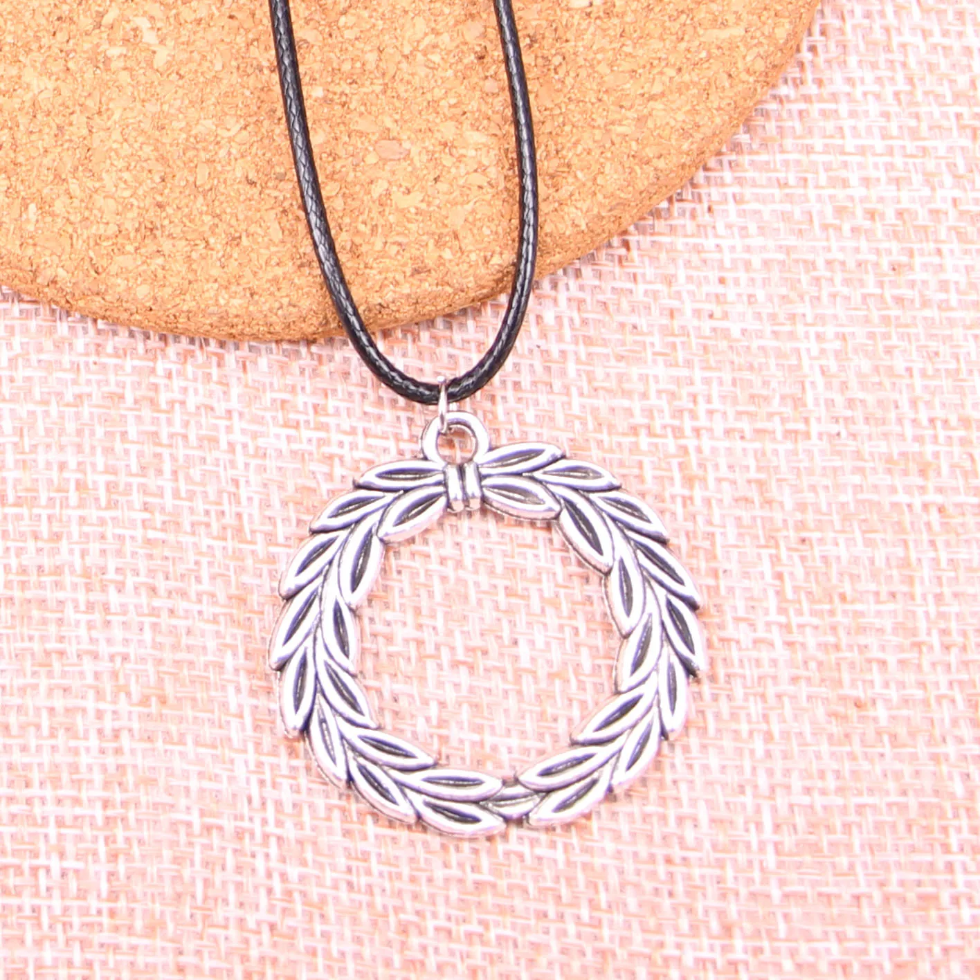 20Pcs Antique Silver Color olive branch laurel wreath Pendant 34mm Leather Chain Necklace Black Cord | Украшения и аксессуары
