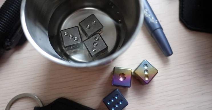 EDC titanium сплав 6-боковые игра в кости питьевой кубика льда инструменты транзита Пинцет нетоксичный titanium материалы игрушка игра для повседневного использования