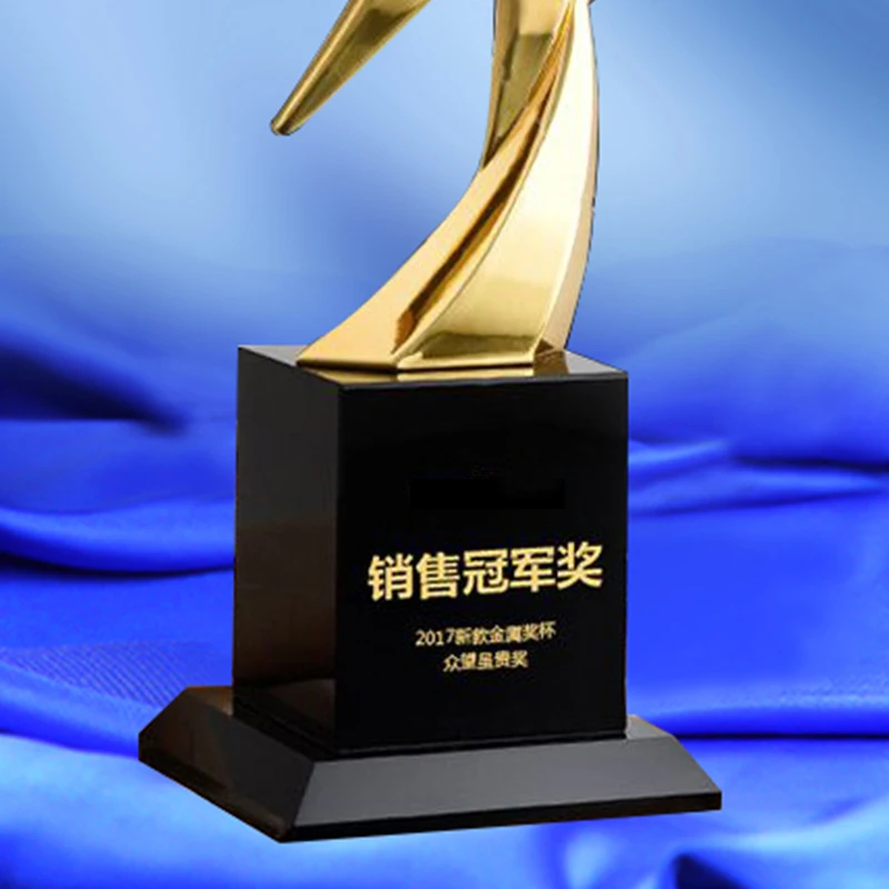 Jumping For Cheering Shaped металлический трофей С кристаллическая основа чемпионы по