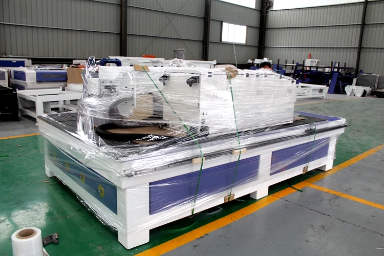 Горячая продажа cnc резьба по дереву фрезерный станок 2030 в Индии с итальянским