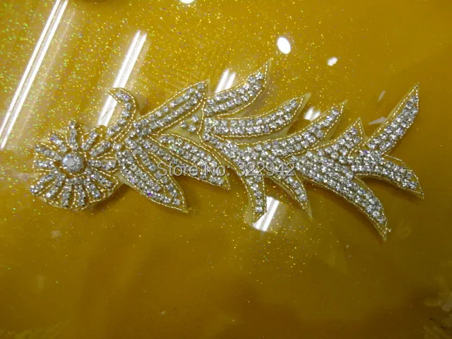 Бесплатная доставка оптом цветочных нашивок для невесты, украшенных золотыми хрустальными бусинами и стразами, для свадебного пояса.