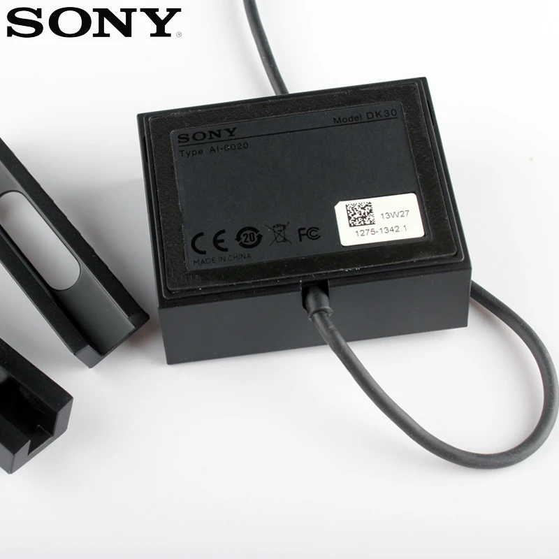 Оригинальное настольное зарядное устройство с подставкой Sony DK30 для SONY C6802 Togar Ultra
