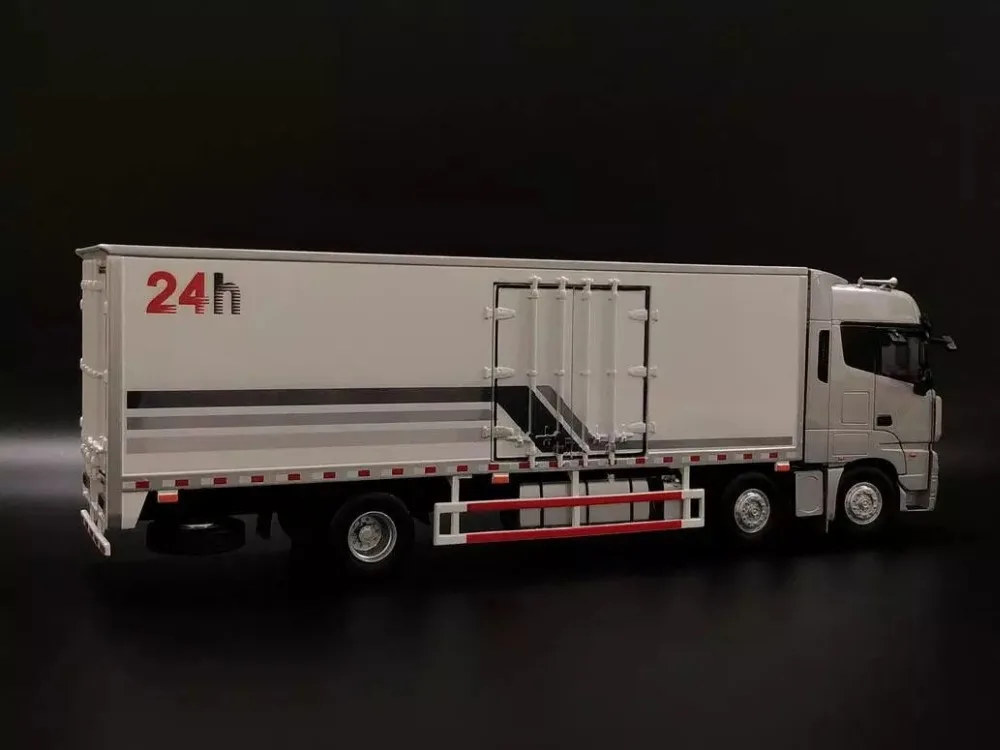 Коллекционная модель из сплава подарок в масштабе 1:36 Foton Auman EST-A 6X2