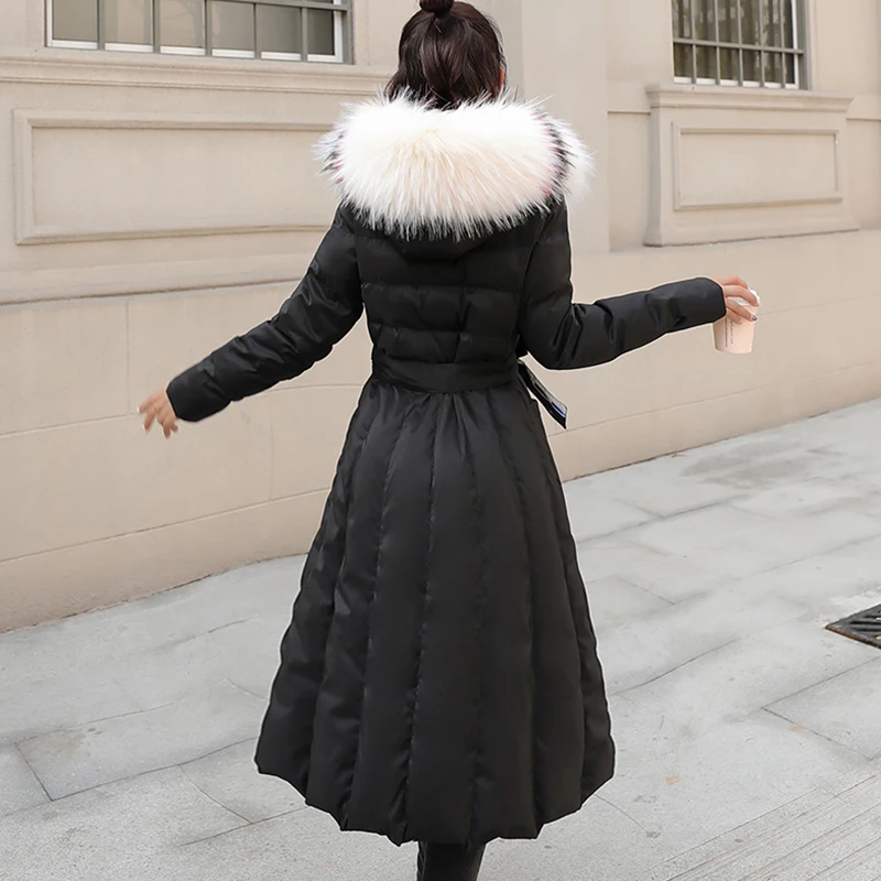 Куртка с капюшоном и большим меховым воротником длинная теплая хлопковая куртка