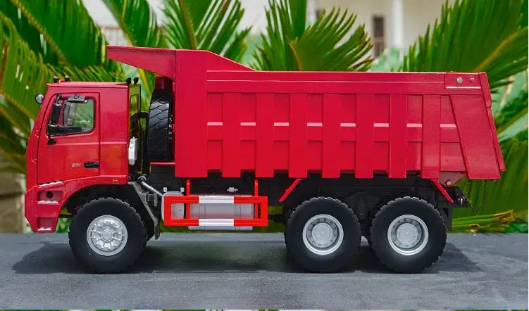 Коллекционная модель игрушки из сплава подарок 1:24 Масштаб SinoTruk HOWO 70 T сверхмощный карьерный самосвал строительные транспортные средства литье под давлением модель - Цвет: Красный
