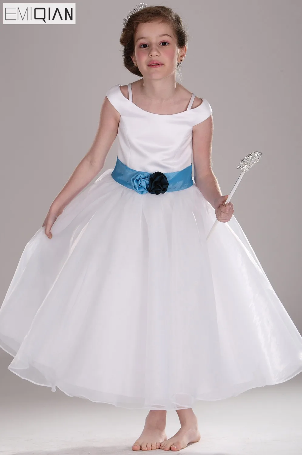 Милое детское платье с рукавами крылышками белое из органзы цветком для девочек