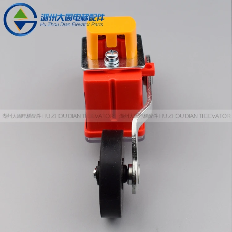 

2PCS QM-S3-1370 limit switch / XAA177BW1 travel switch / reduce speed switch