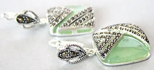 Необычные женские квадратные серьги из серебра 925 пробы с зеленым натуральным